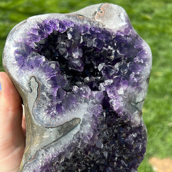 Uruguay Cut Base Amethyst (B)