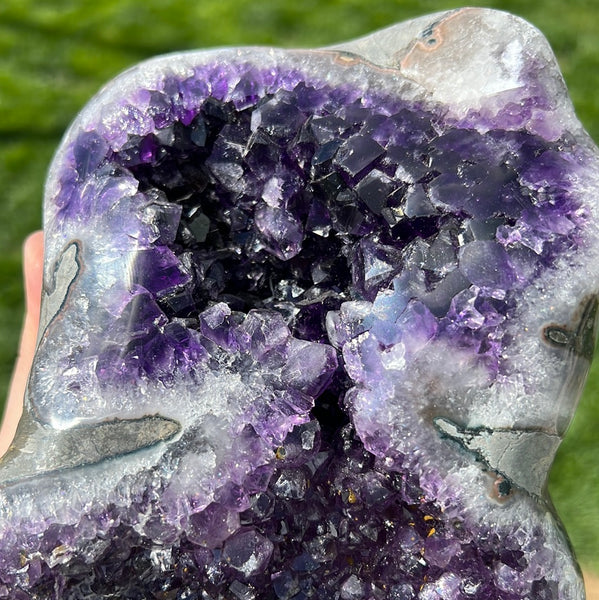 Uruguay Cut Base Amethyst (B)