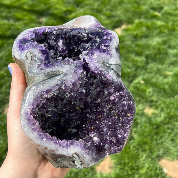 Uruguay Cut Base Amethyst (B)